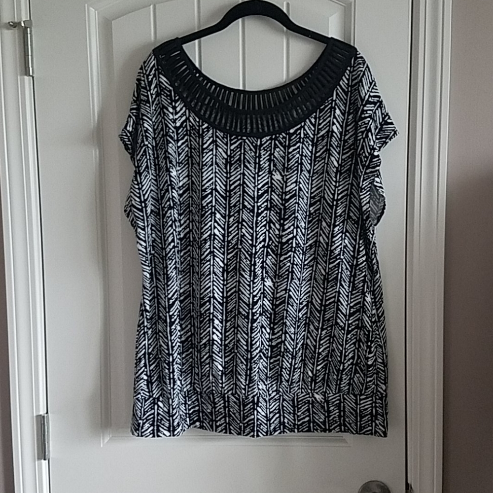 Lane Bryant satin trim t-shirt size 16
